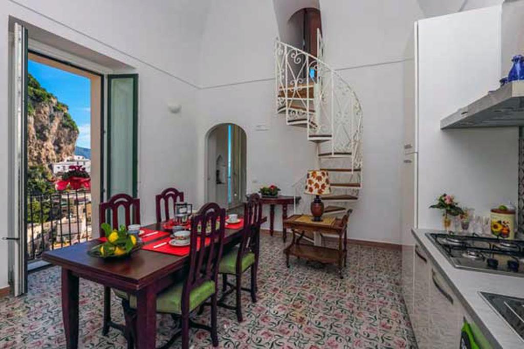 شقة Amalfi Antica أتراني الغرفة الصورة